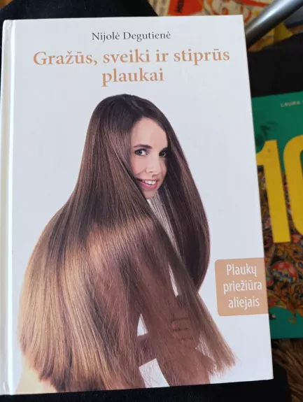 Gražūs, sveiki ir stiprūs plaukai. Plaukų priežiūra aliejais