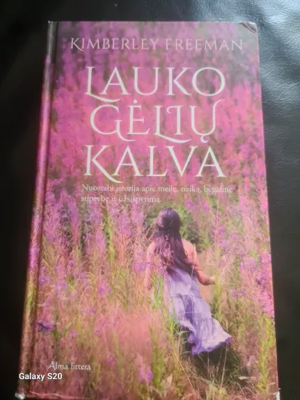 Lauko gėlių kalva