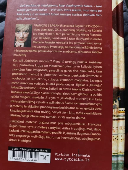 Išsidažiusi moteris