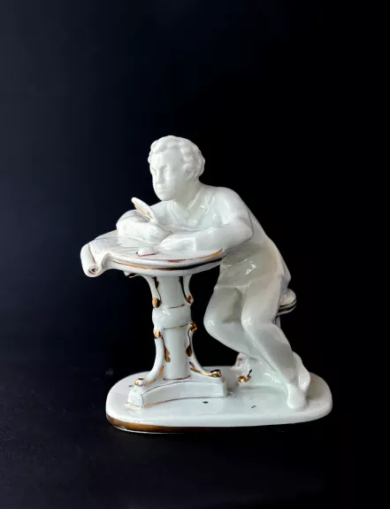 Porcelianinė jauno Puškino skulptūrėlė