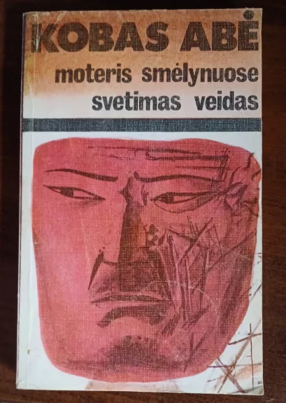 Moteris smėlynuose. Svetimas veidas