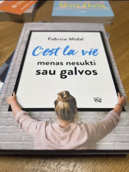 C’est la vie menas nesukti sau galvos