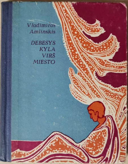 Debesys kyla virš miesto