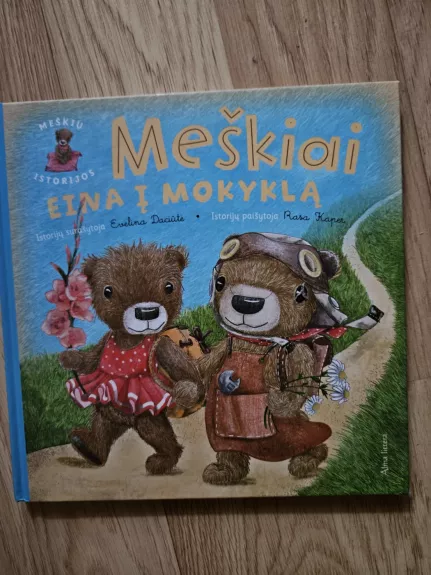 Meškiai eina į mokyklą