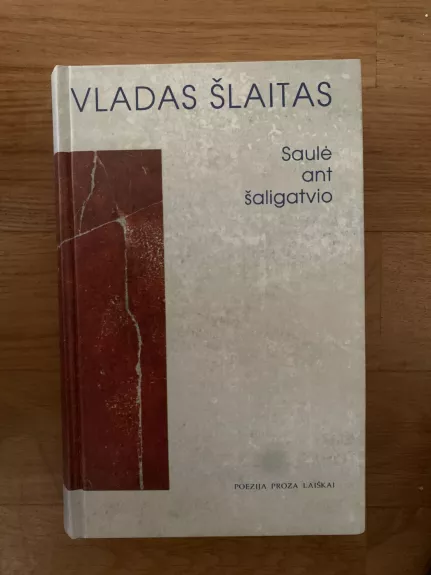 Saulė ant šaligatvio