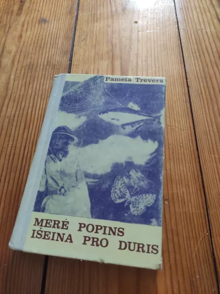 Merė Popins išeina pro duris