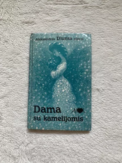 Dama su kamelijomis