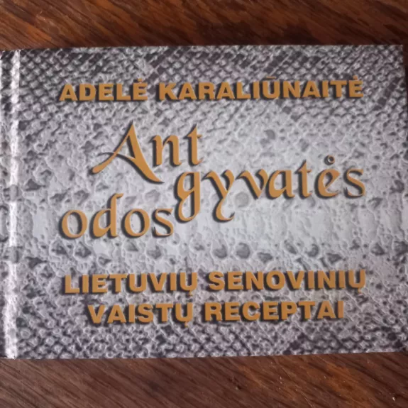 Ant gyvatės odos: lietuvių senovinių vaistų receptai