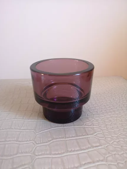 Violetinė storo stiklo žvakidė