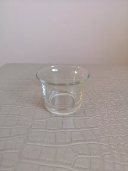 Skaidraus stiklo žvakidė arbatinei žvakutei