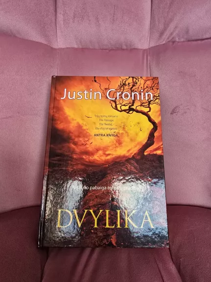 Dvylika - Justin Cronin, knyga 1