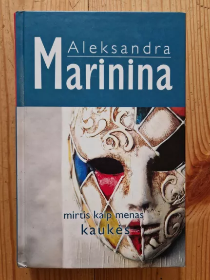 Mirtis kaip menas; Kaukės