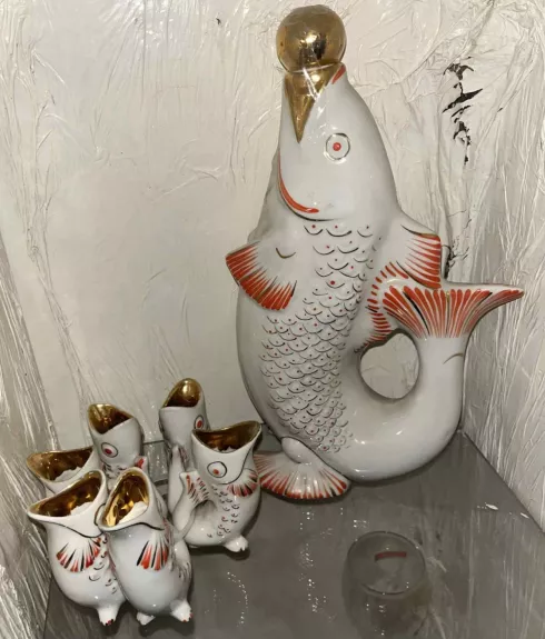 Grafinas žuvis su 6 žuviukais porcelianiniai