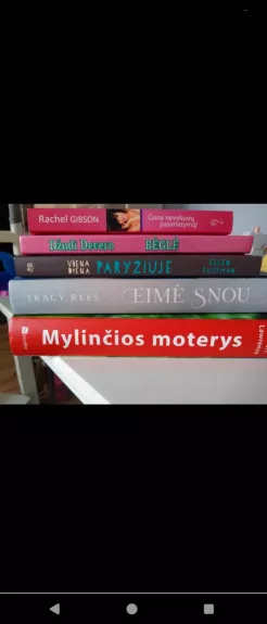 Mylinčios moterys