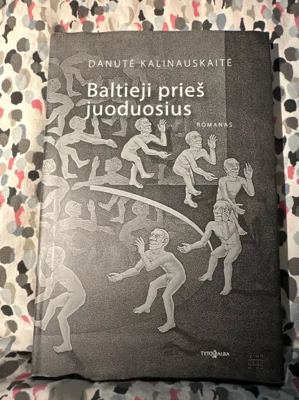 Baltieji prieš juoduosius