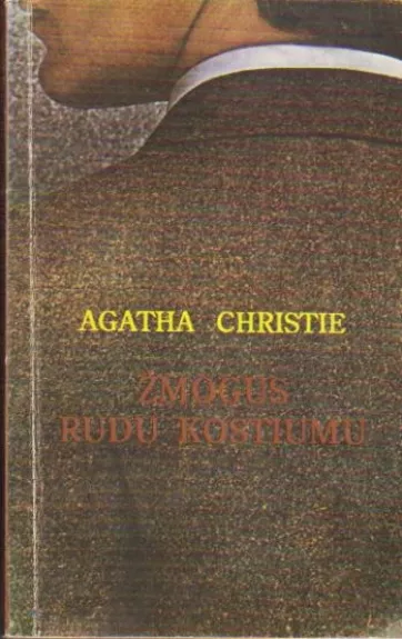 Žmogus rudu kostiumu