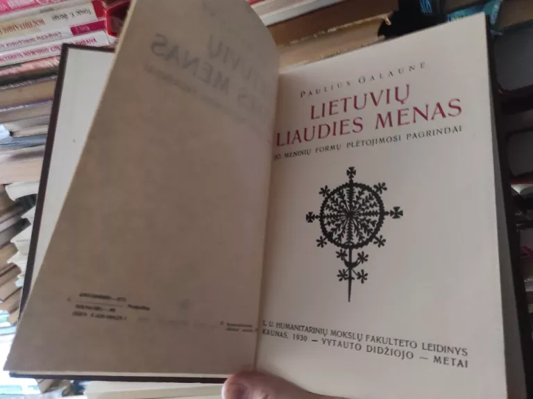 Lietuvių liaudies menas ir jo meninių formų plėtojimosi pagrindai.