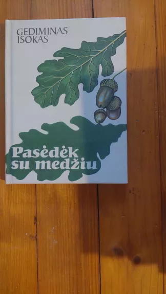 Pasėdėk su medžiu