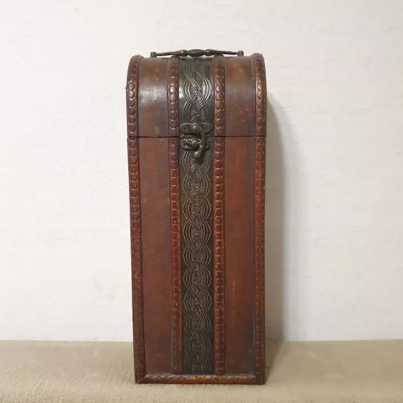 Medinė dėžė buteliui