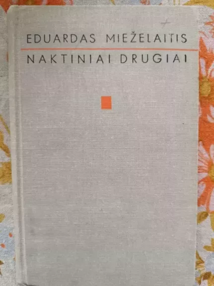 Naktiniai drugiai