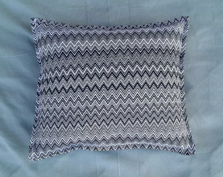 Komplektas. Dvi pagalvėlės ir servetėlės-padėkliukai 6vnt.