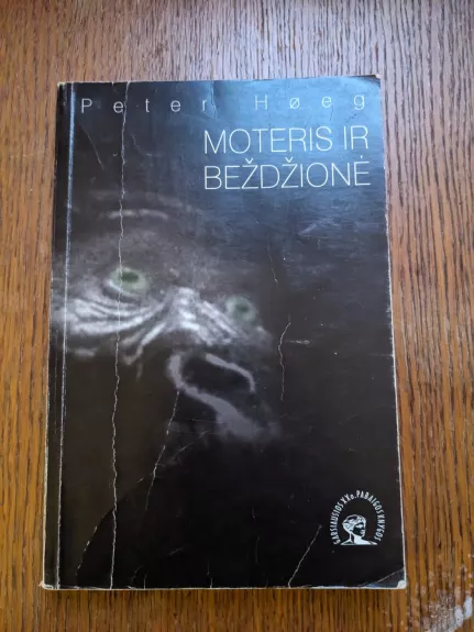 Moteris ir beždžionė