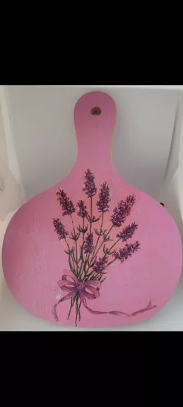 Pjaustymo lentelė papuošta dekupažu