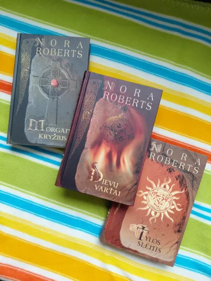 Morganos kryžius, Dievų vartai, Tylos slėnis