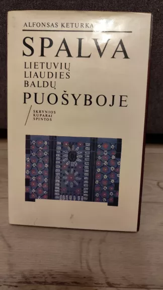 Spalva lietuvių liaudies baldų puošyboje. Skrynios, kuparai, spintos