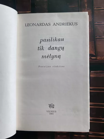 Pasilikau tik dangų mėlyną