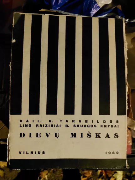 Dievų miškas. A.Tarabildos lino raižiniai