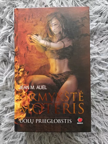 PIRMYKŠTĖ MOTERIS. Uolų prieglobstis