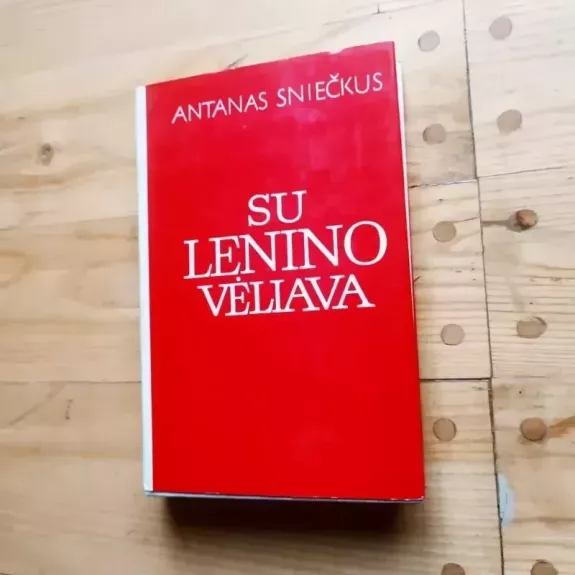 Su Lienino vėliava