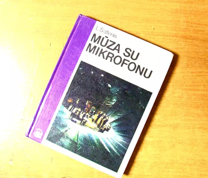 Mūza su mikrofonu