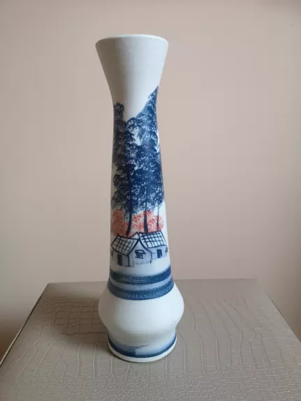 Kiniška rankų darbo ir tapyta su kaimo gamtos motyvais mėlyna balta vaza