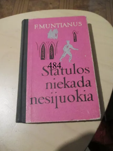 Statulos niekada nesijuokia