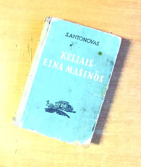 Keliais eina mašinos