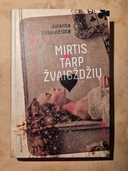 Mirtis tarp žvaigždžių