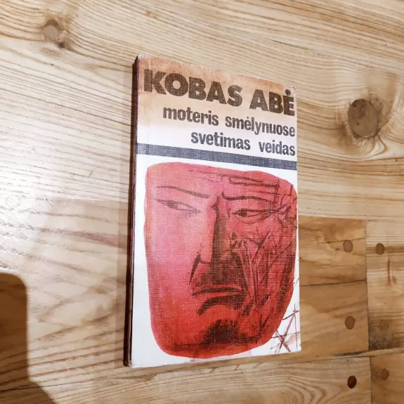 Moteris smėlynuose. Svetimas veidas