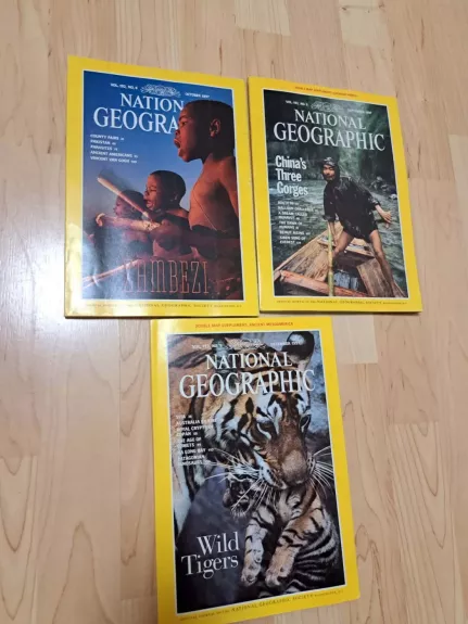 trys National geographic žurnalai anglų kalba