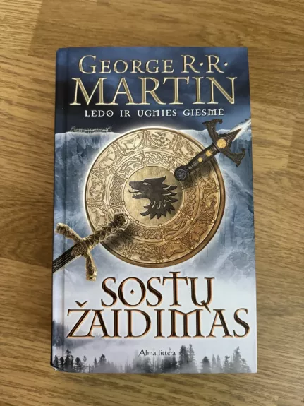 Ledo ir ugnies giesmė (1 knyga). Sostų žaidimas