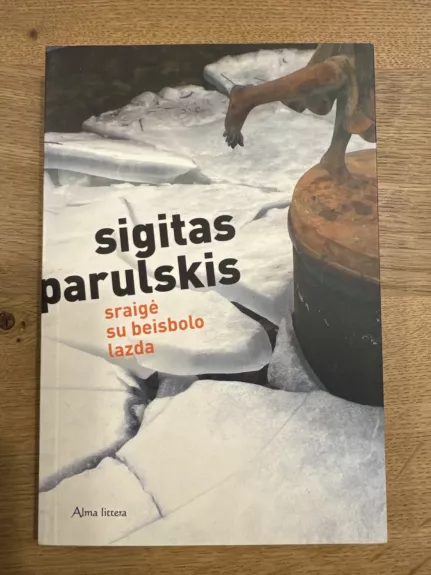 Sraigė su beisbolo lazda