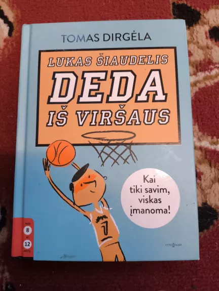 Lukas Šiaudelis deda iš viršaus.