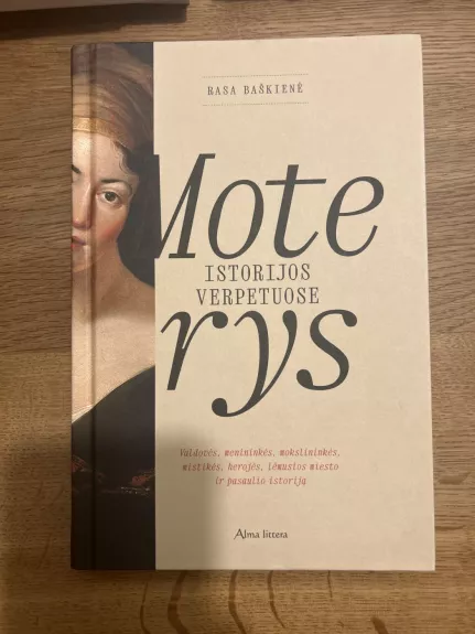 Moterys istorijos verpetuose