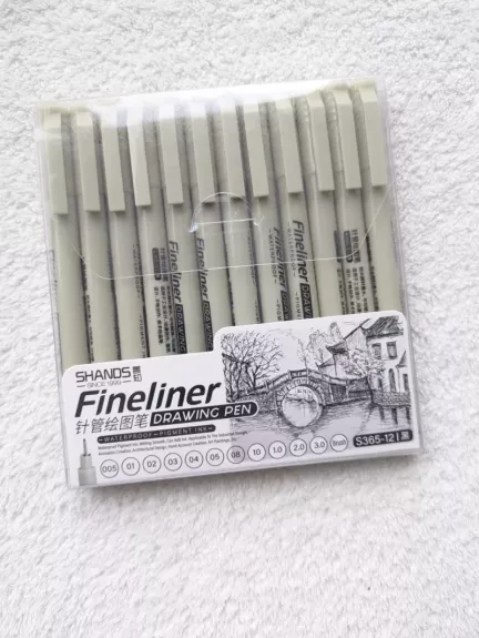 Juodų rašiklių rinkinys su 12 skirtingų antgalių