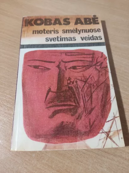 Moteris smėlynuose. Svetimas veidas