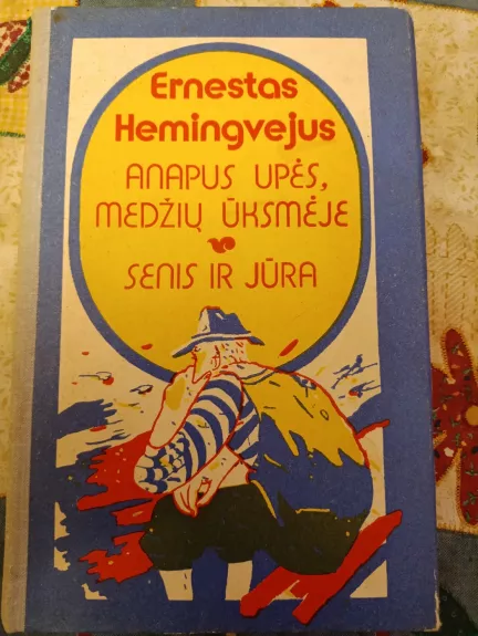 Anapus upės, medžių ūksmėje. Senis ir jūra