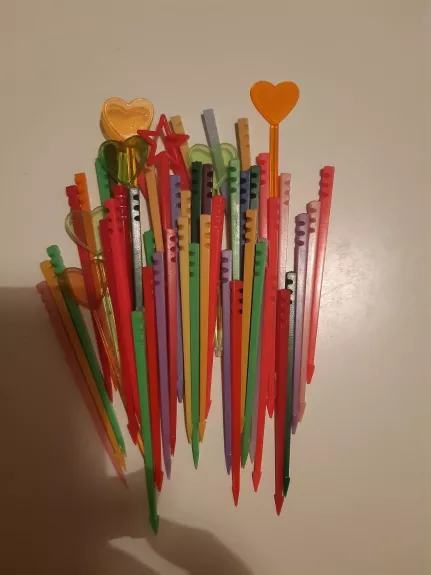 Mažų sumuštinių smeigtukai