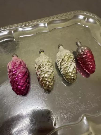 Vintage stikliniai eglutės žaisliukai – kankorėžiai (4 vnt.)