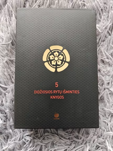5 DIDŽIOSIOS RYTŲ IŠMINTIES KNYGOS (su dėžute): Permainų knyga, Nesupančiotas protas, Karo menas, Hagakurė, Penkių žiedų knyga